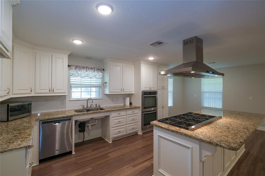 915 Live Oak Drive, Jones Creek, Texas image 8