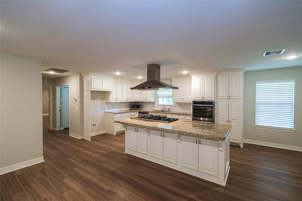915 Live Oak Drive, Jones Creek, Texas image 4