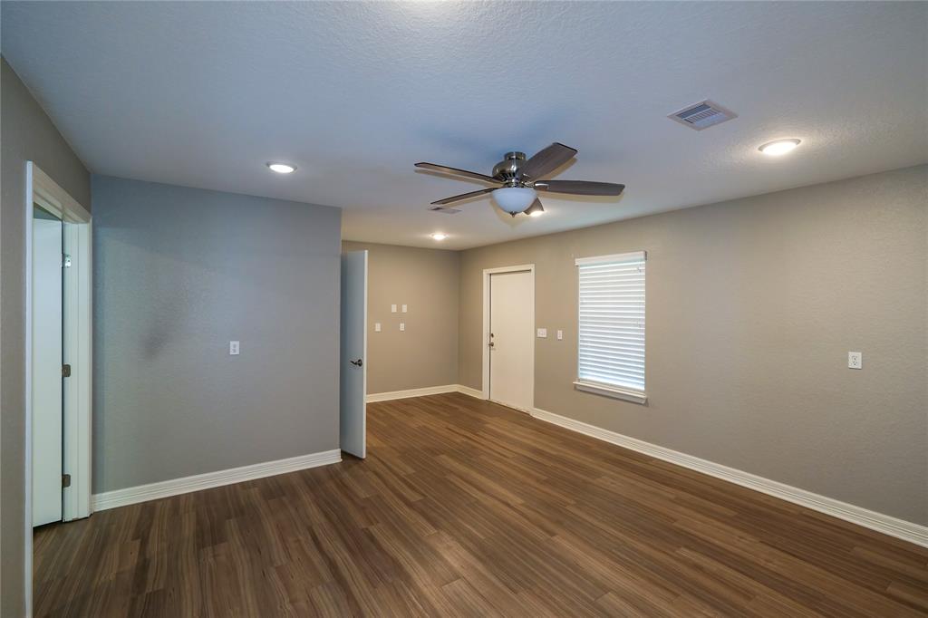 915 Live Oak Drive, Jones Creek, Texas image 15