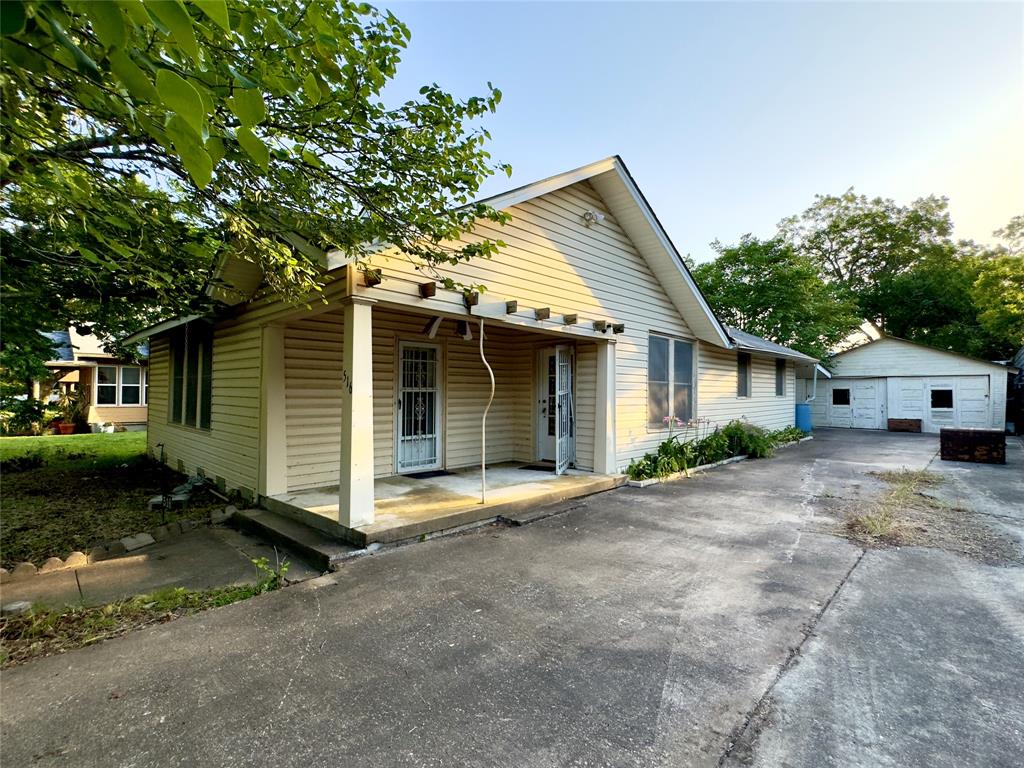 516 S Pecan Avenue