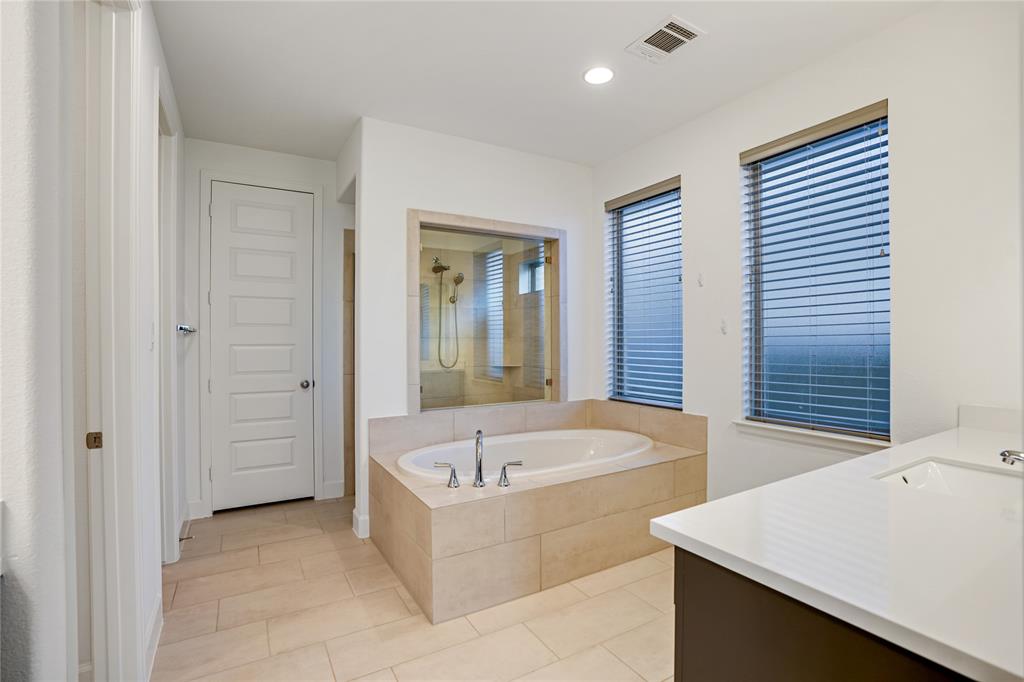 15906 Golden Trails Court, Conroe, Texas image 25