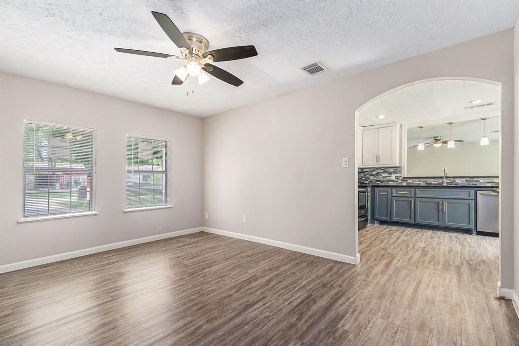 1310 N 7th Street, Conroe, Texas image 11
