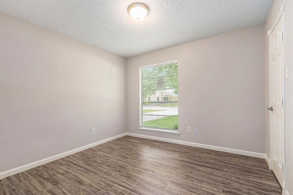 1310 N 7th Street, Conroe, Texas image 9