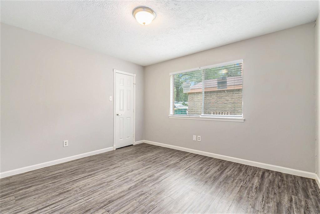 1310 N 7th Street, Conroe, Texas image 8