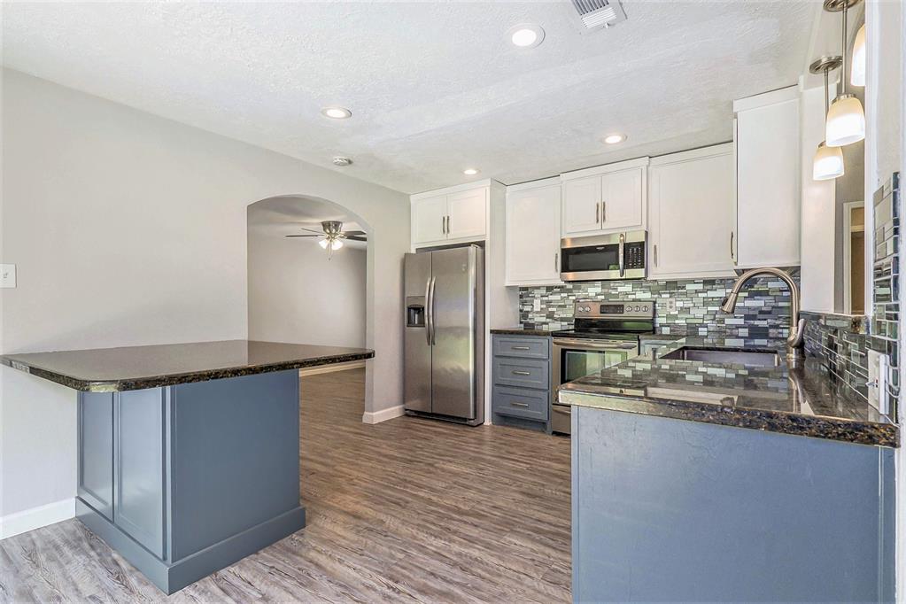 1310 N 7th Street, Conroe, Texas image 6