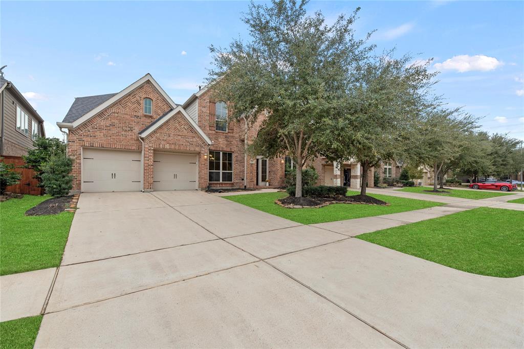 4918 Cancun Hills Court, Fulshear, Texas image 2