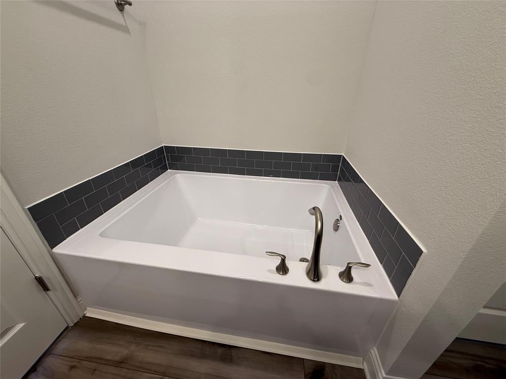 4329 West Bayou Maison Circle, Dickinson, Texas image 10