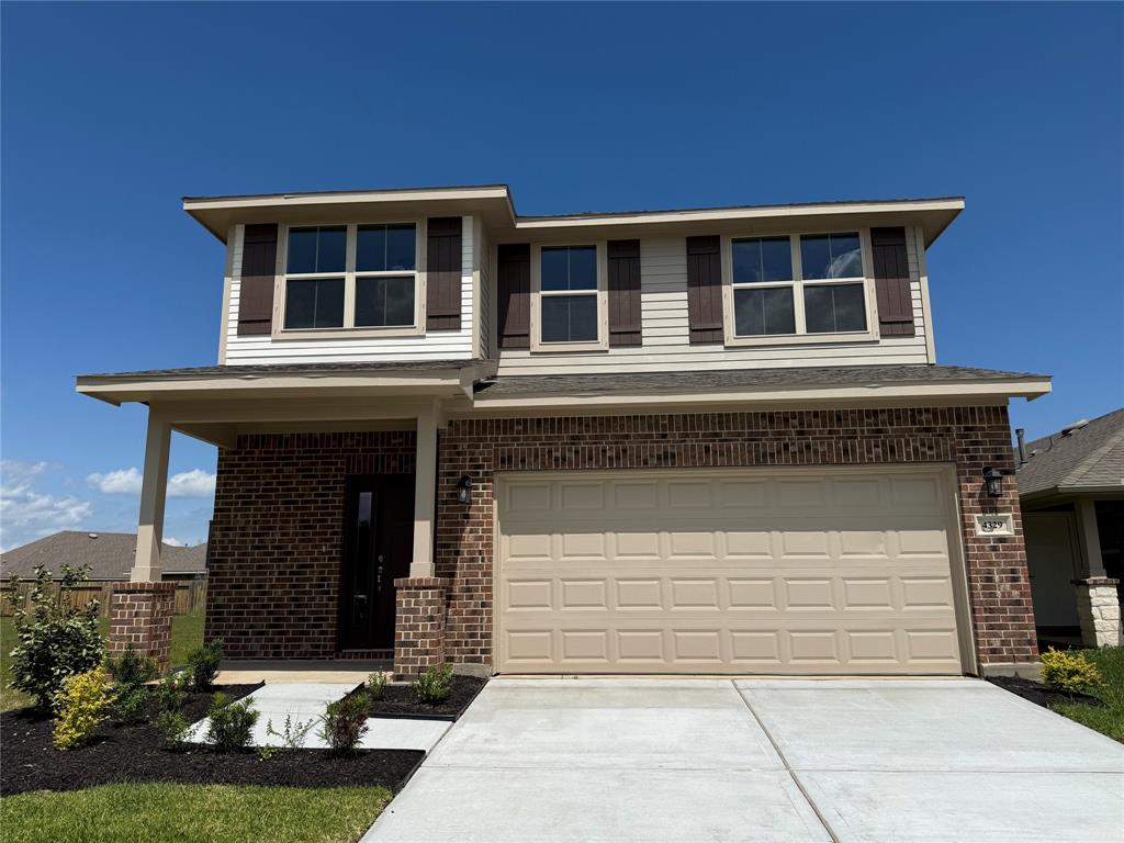 4329 West Bayou Maison Circle, Dickinson, Texas image 2