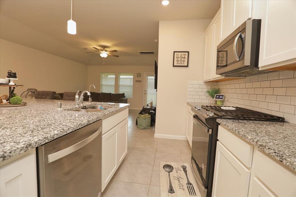 2051 W Darlington Oak Court, Conroe, Texas image 17