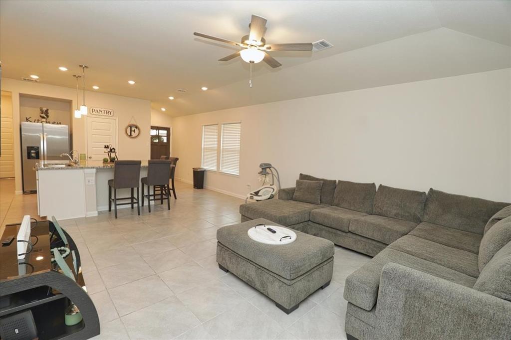 2051 W Darlington Oak Court, Conroe, Texas image 5