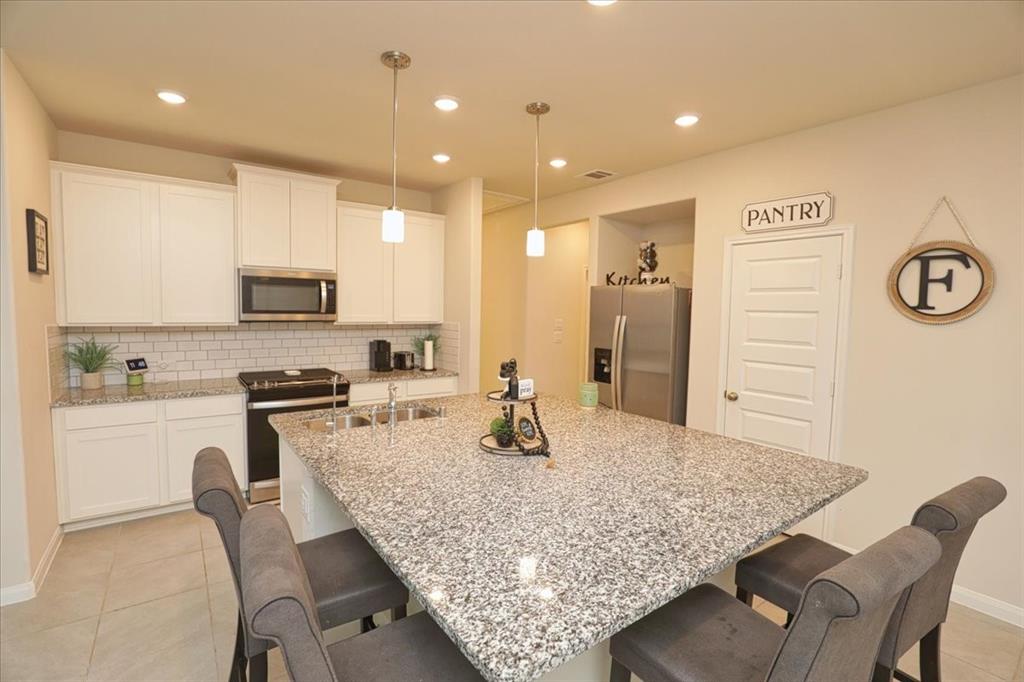 2051 W Darlington Oak Court, Conroe, Texas image 8