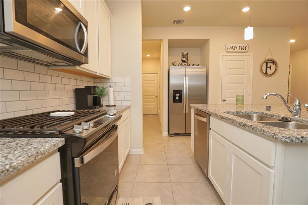 2051 W Darlington Oak Court, Conroe, Texas image 13