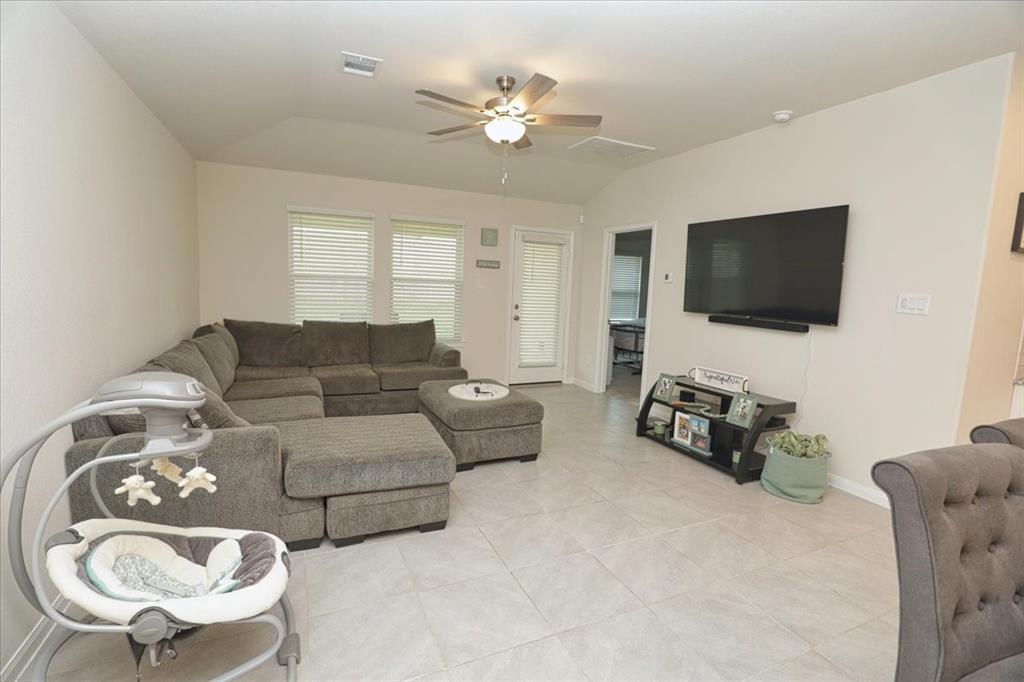 2051 W Darlington Oak Court, Conroe, Texas image 4