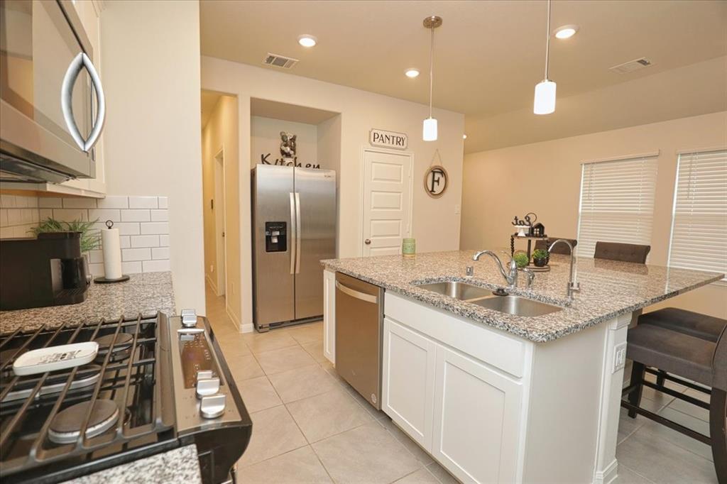 2051 W Darlington Oak Court, Conroe, Texas image 14