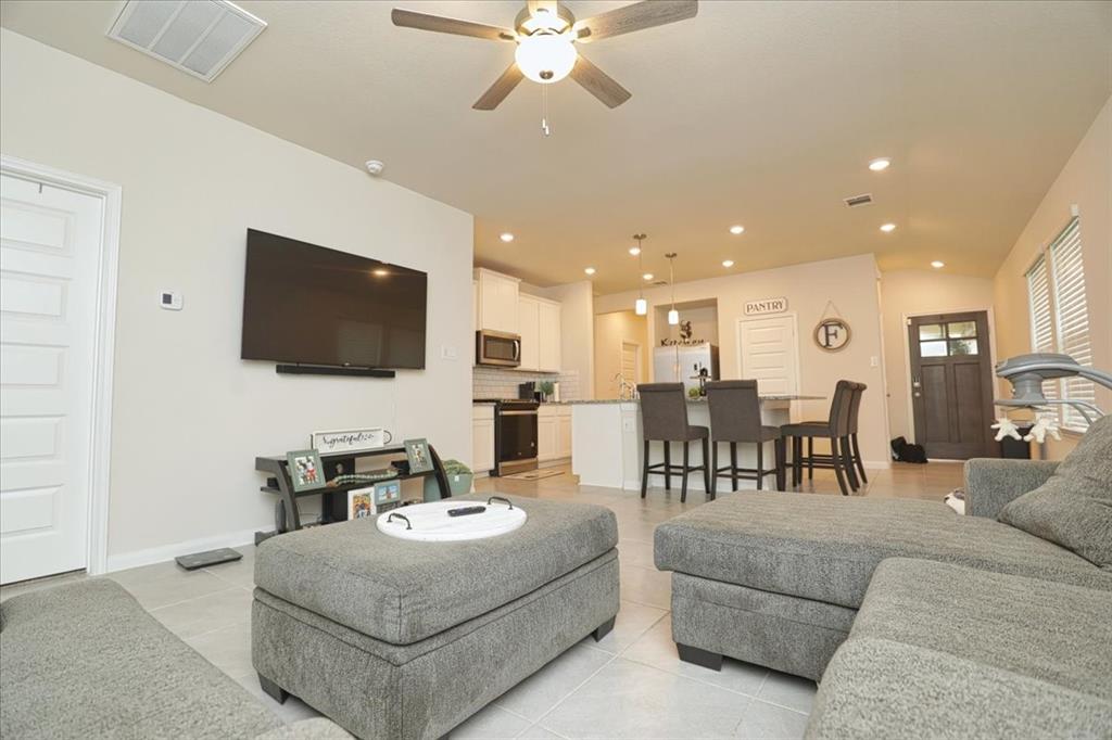 2051 W Darlington Oak Court, Conroe, Texas image 6