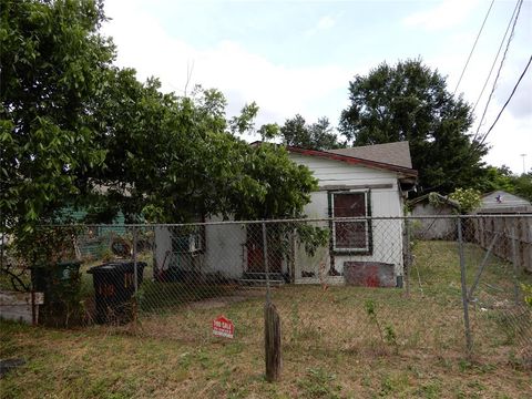 110 Frawley Street Houston TX 77009