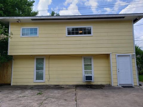 Photo of 2612 Mcnay Drive #B, Pasadena, TX 77506 (MLS # 50546430)