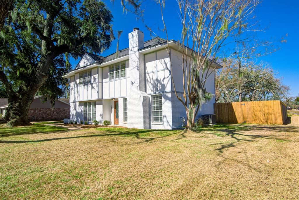 102 Banyan Street, Lake Jackson, Texas image 1