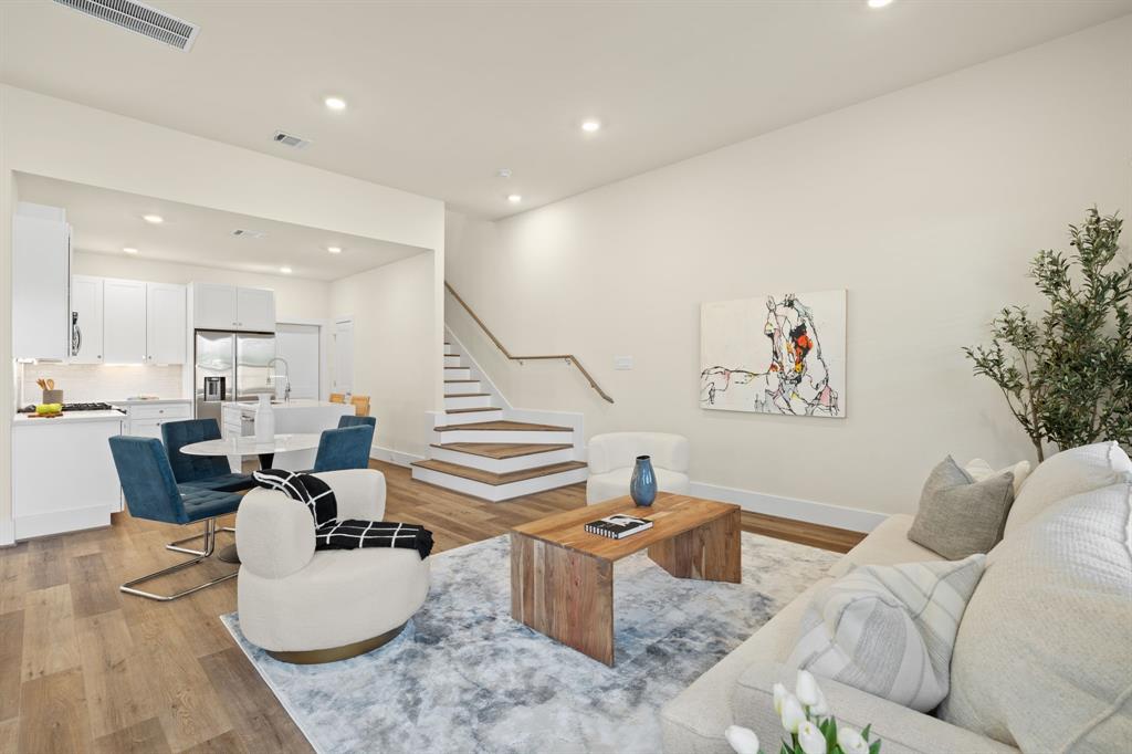 5622 Bertellis Lane, Houston, Texas image 1