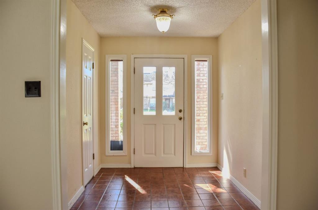 102 Arrowwood Street, Lake Jackson, Texas image 4