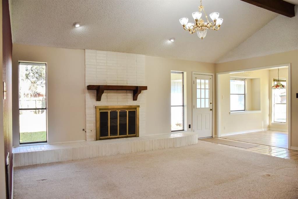 102 Arrowwood Street, Lake Jackson, Texas image 5