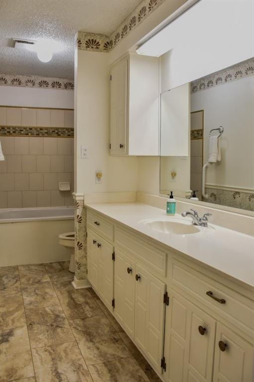 102 Arrowwood Street, Lake Jackson, Texas image 13