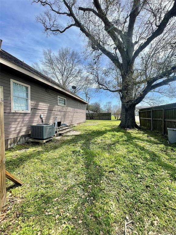 300 E Locust Street, Angleton, Texas image 27