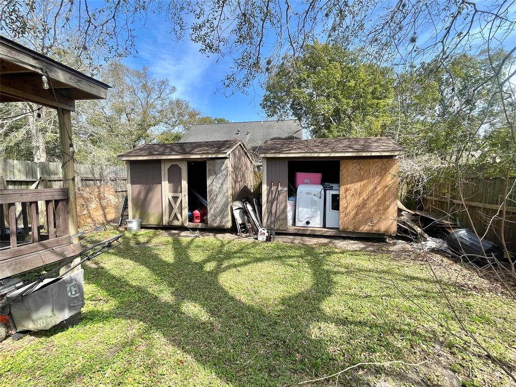300 E Locust Street, Angleton, Texas image 24