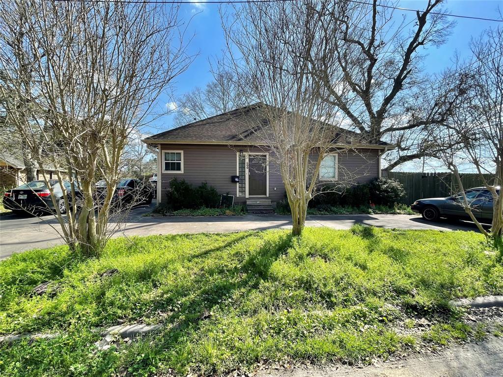 300 E Locust Street, Angleton, Texas image 2