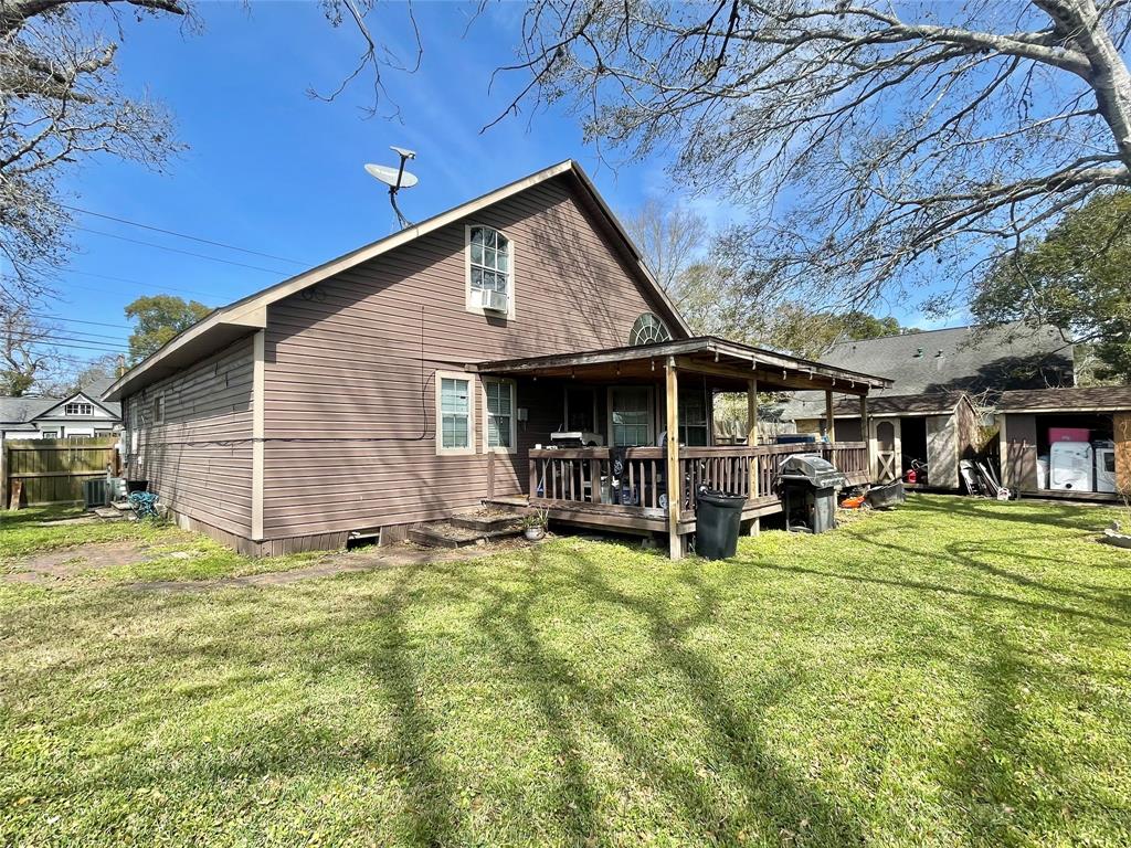 300 E Locust Street, Angleton, Texas image 25