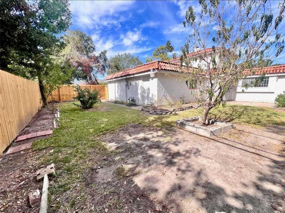 5851 S Braeswood Boulevard, Houston, Texas image 4