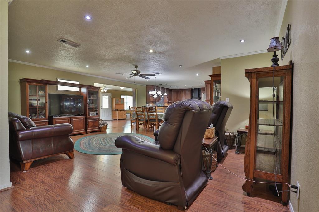 119 Willenberg Road, Lake Jackson, Texas image 8