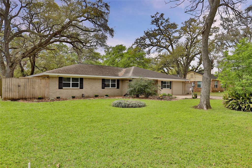 119 Willenberg Road, Lake Jackson, Texas image 3