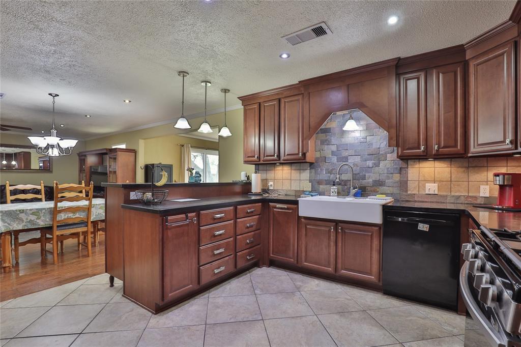 119 Willenberg Road, Lake Jackson, Texas image 14