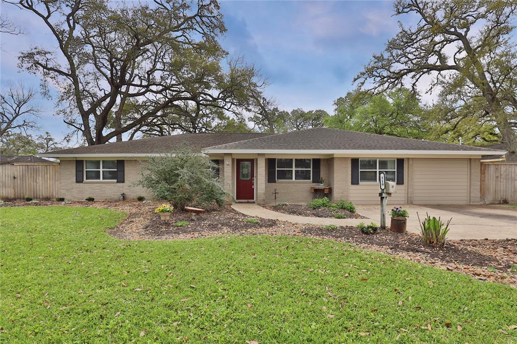 119 Willenberg Road, Lake Jackson, Texas image 1