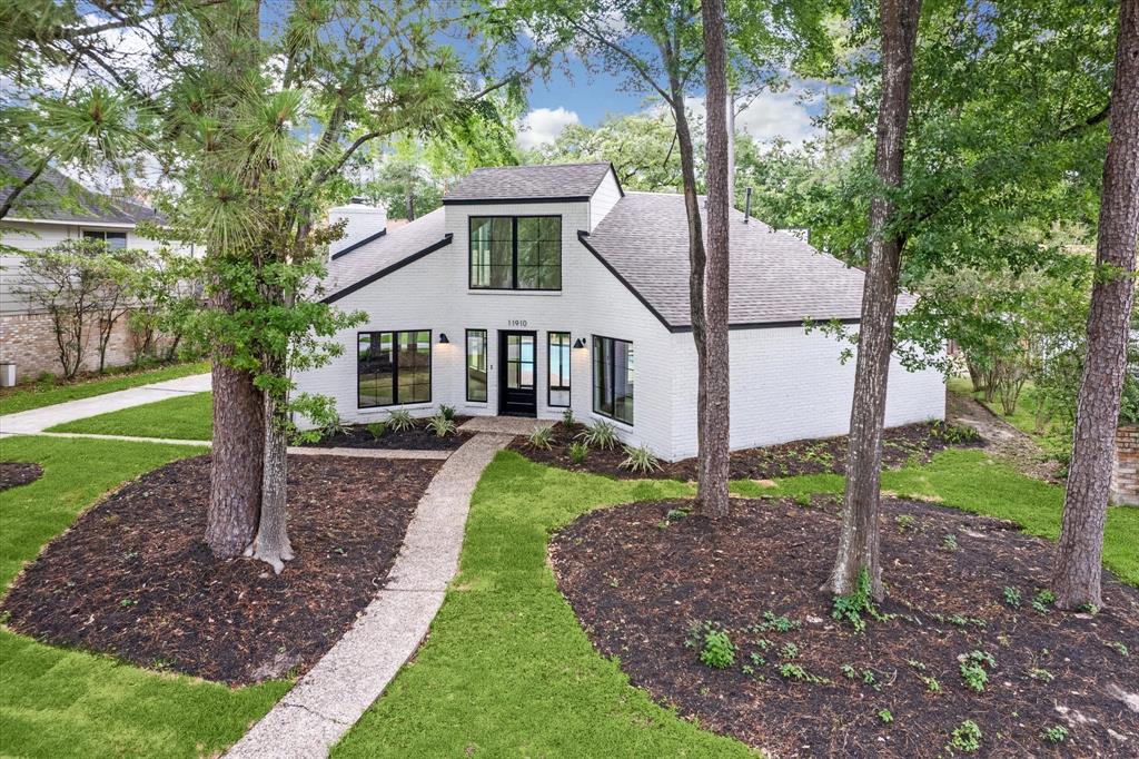 11910 Knobcrest Drive, Houston, Texas image 1