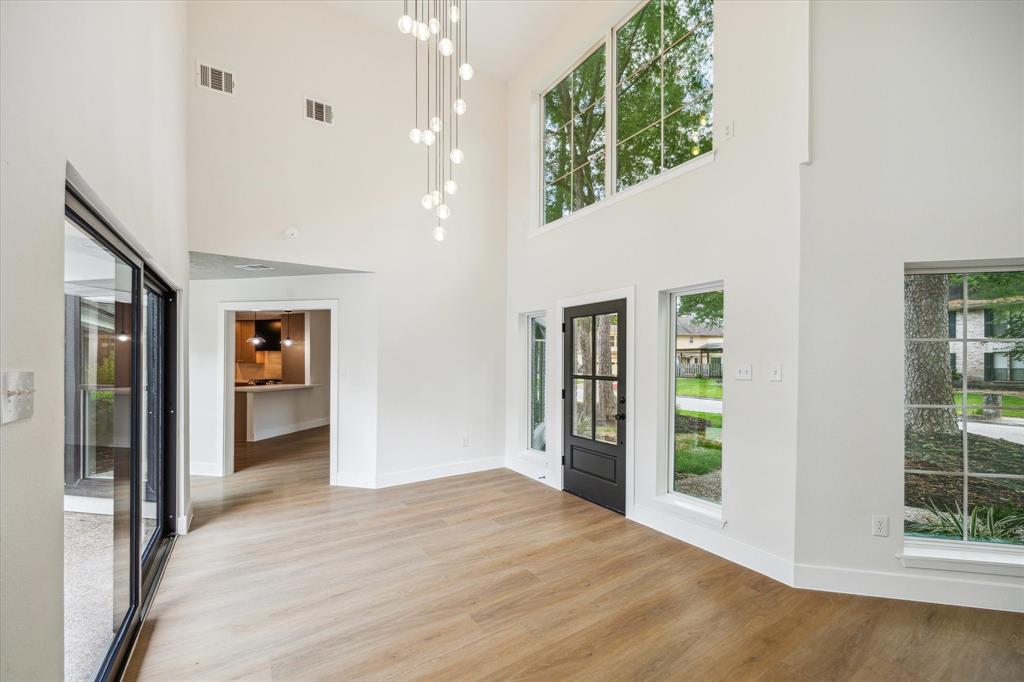 11910 Knobcrest Drive, Houston, Texas image 9