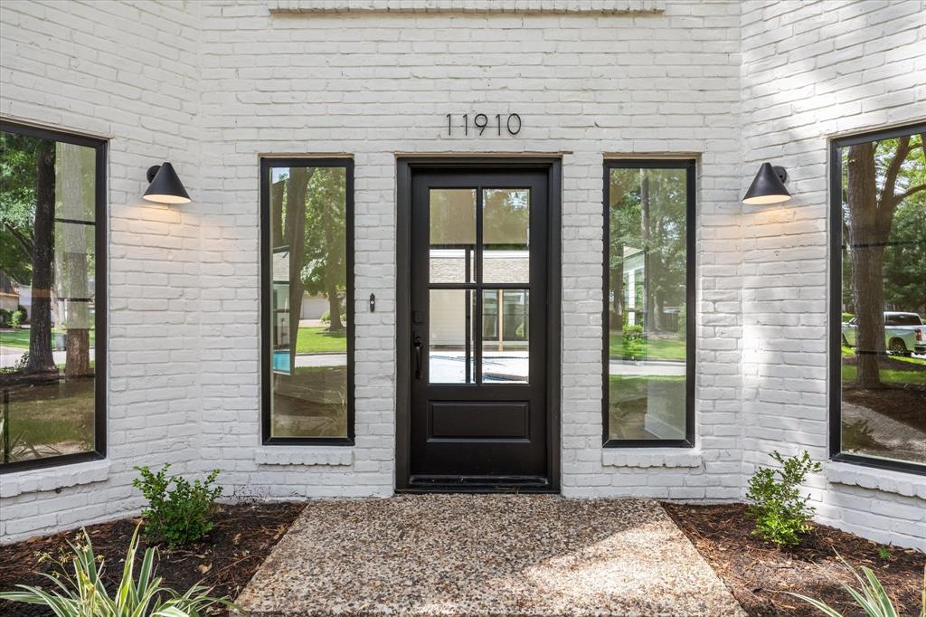 11910 Knobcrest Drive, Houston, Texas image 7