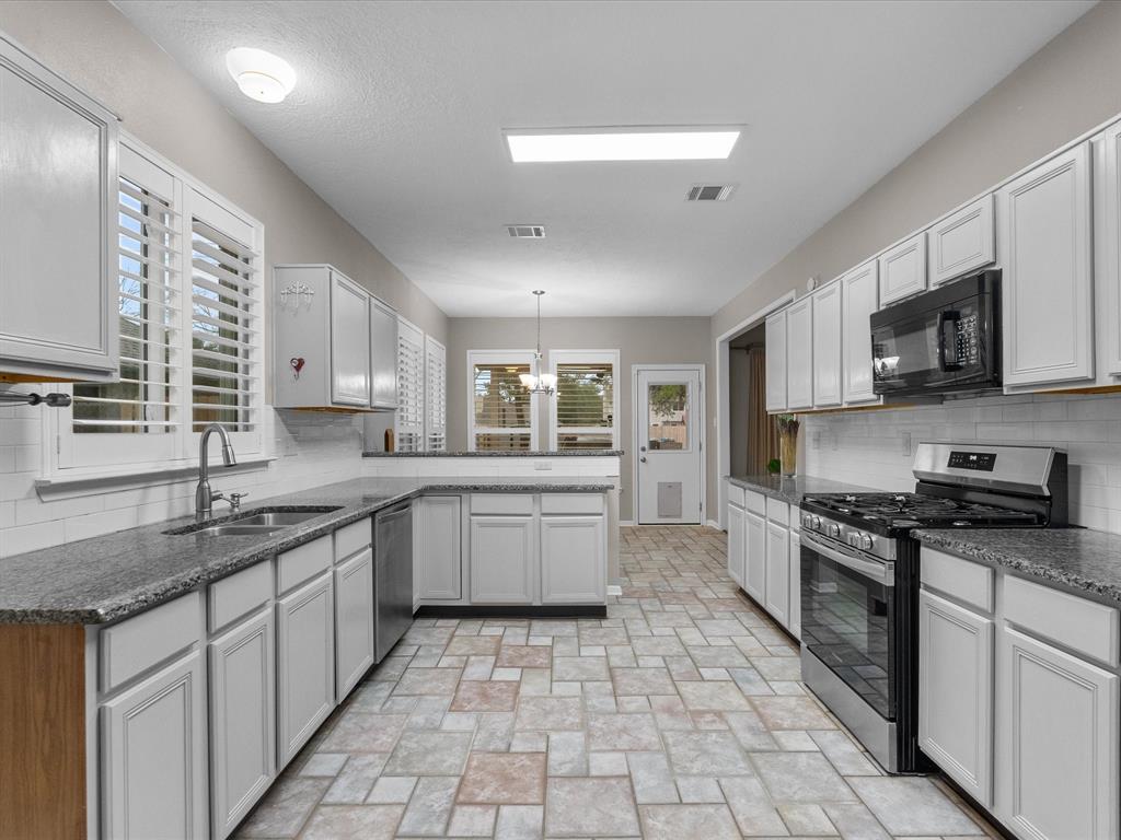 3814 Oak Dale Drive, Pearland, Texas image 9