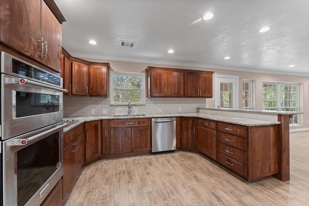 420 E Lake Drive, Livingston, Texas image 7