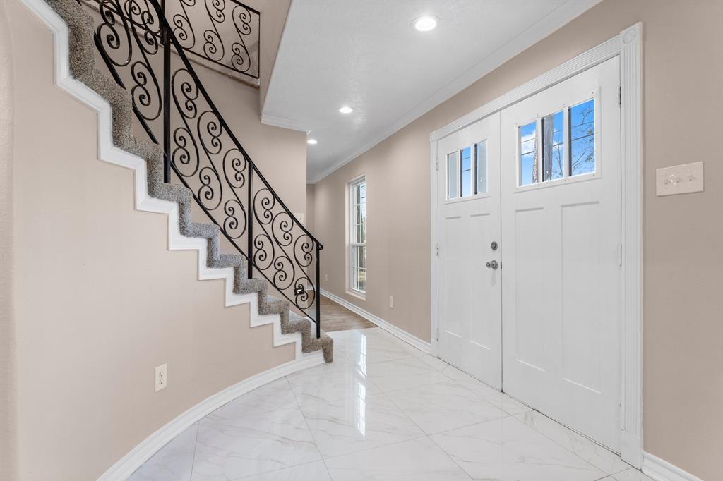 420 E Lake Drive, Livingston, Texas image 3
