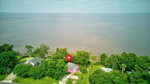 A home in Anahuac