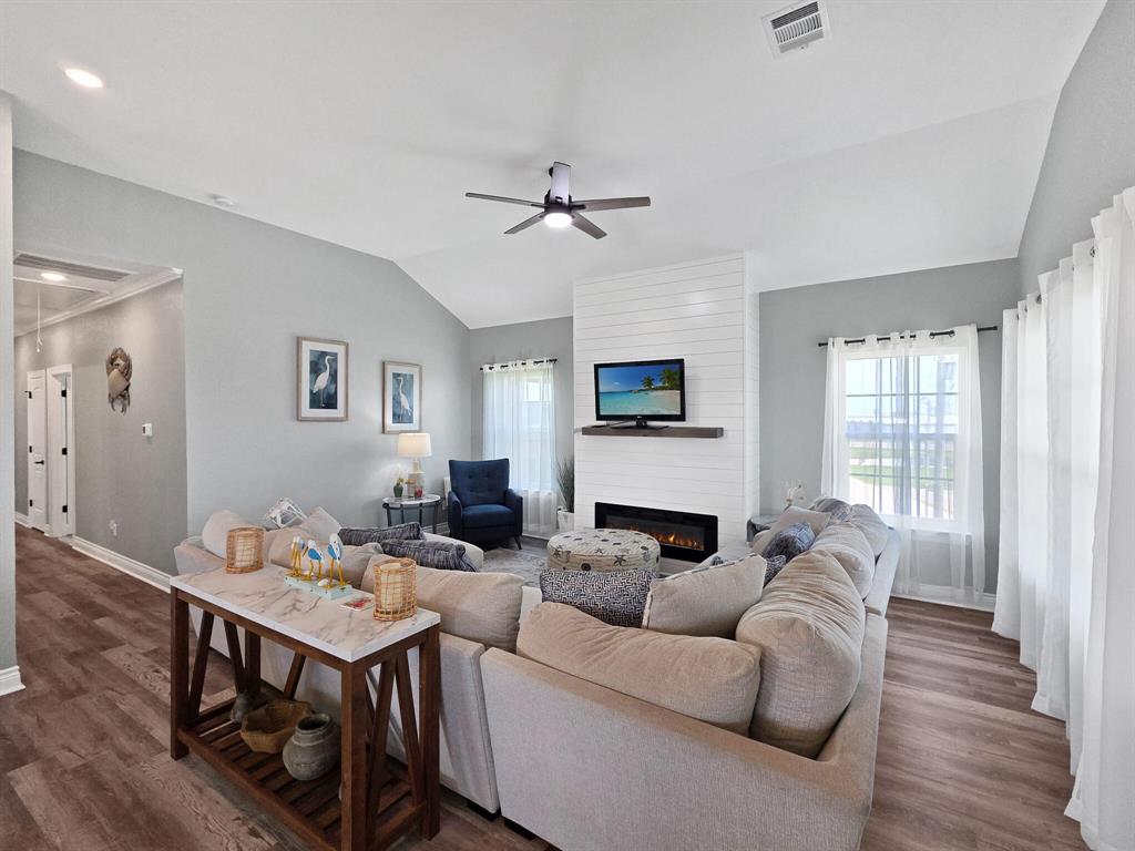 979 Fisherman Drive S