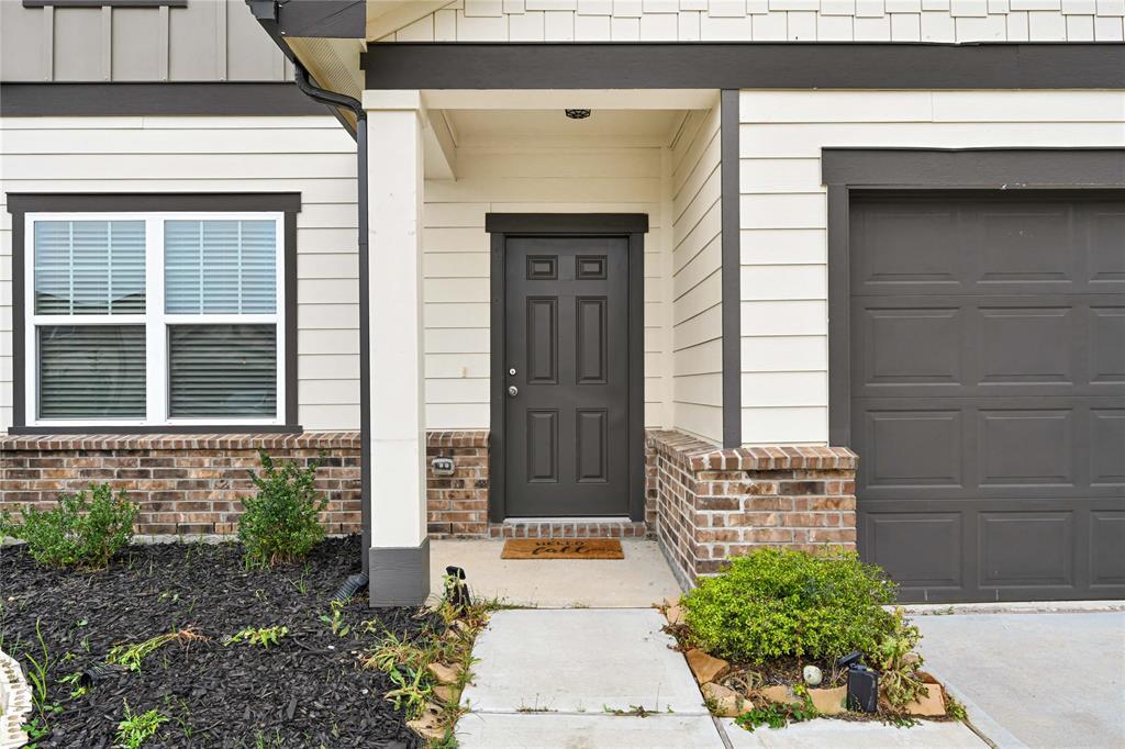 1013 Lacebark Pine Lane, Brookshire, Texas image 3
