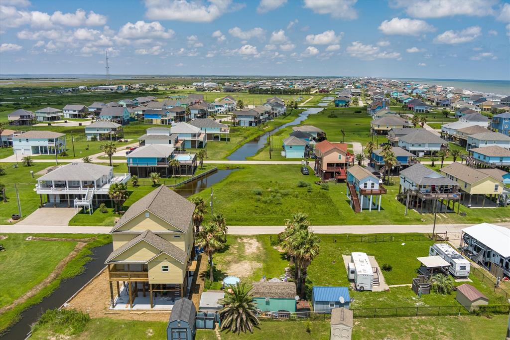 915 Meynig Drive, Crystal Beach, Texas image 7
