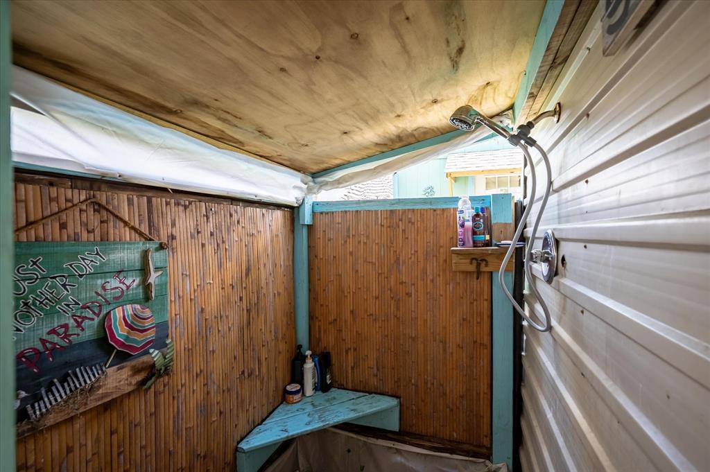 915 Meynig Drive, Crystal Beach, Texas image 19