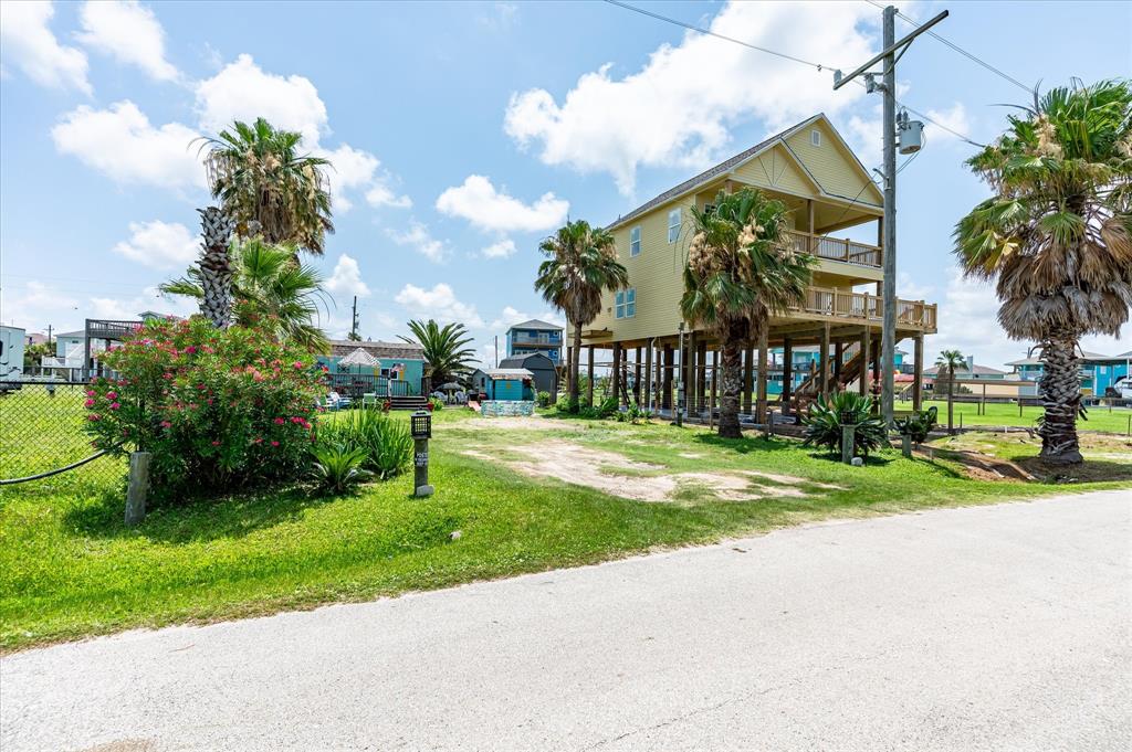 915 Meynig Drive, Crystal Beach, Texas image 12