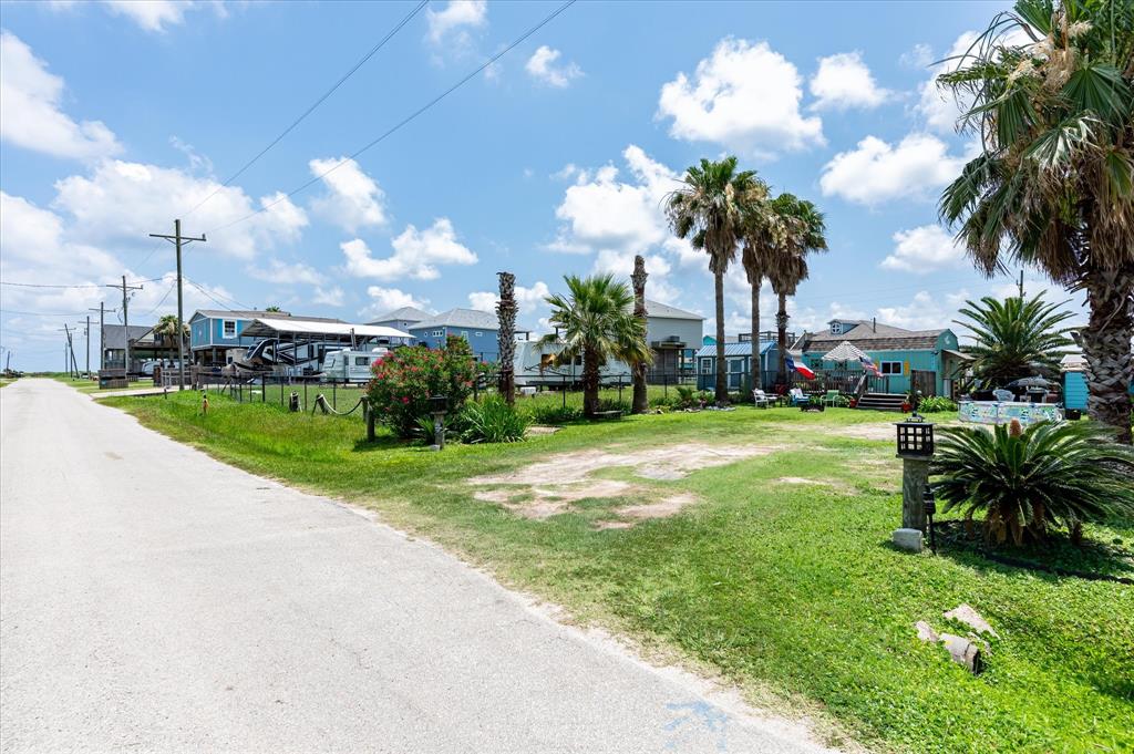 915 Meynig Drive, Crystal Beach, Texas image 11