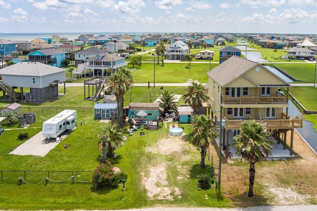 915 Meynig Drive, Crystal Beach, Texas image 2