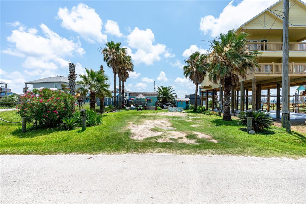 915 Meynig Drive, Crystal Beach, Texas image 10